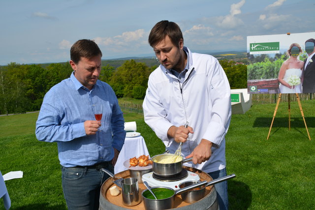 Uwe Schiefer und Jürgen Csencsits beim Köcheln und Genießen