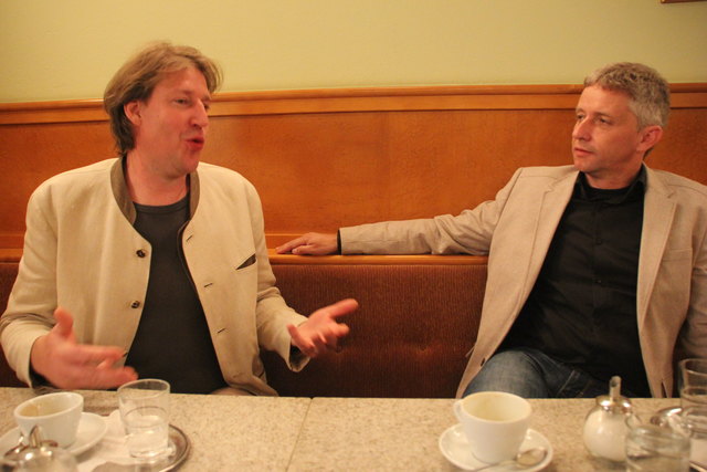 Thomas Waitz (links) und LAbg. Lambert Schönleitner (beide Grüne) machen sich im Rahmen der EU-Wahl für die kleinstrukturierte Landwirtschaft stark.