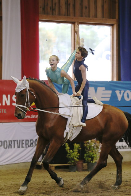 Lena Bachbauer und Georg Gabl trainieren seit Herbst im Tiroler Leistungszentrum für Voltigieren | Foto: Verein