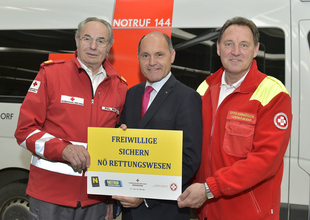 V.l.:  Präs. Willi Sauer, Rotes Kreuz NÖ, Mag. Wolfgang Sobotka, Landeshauptmann-Stellvertreter und NÖGUS Vorsitzender
Vize-Präs. Otto Kernstock, Samariterbund NÖ | Foto: NLK Burchhart