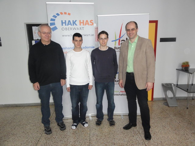 Gerald Sauerzapf (betreuender Lehrer), Elvin Mujagic, Lukas Beiglböck und Dir. Andreas Lonyai | Foto: BHAK/BHAS Oberwart