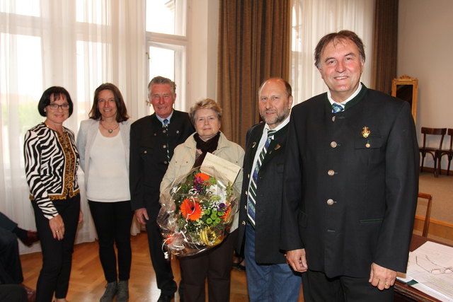 Maria Knaus (3.v.r.) ist bereits seit 40 Jahren beim Gesangverein Feldbach dabei.