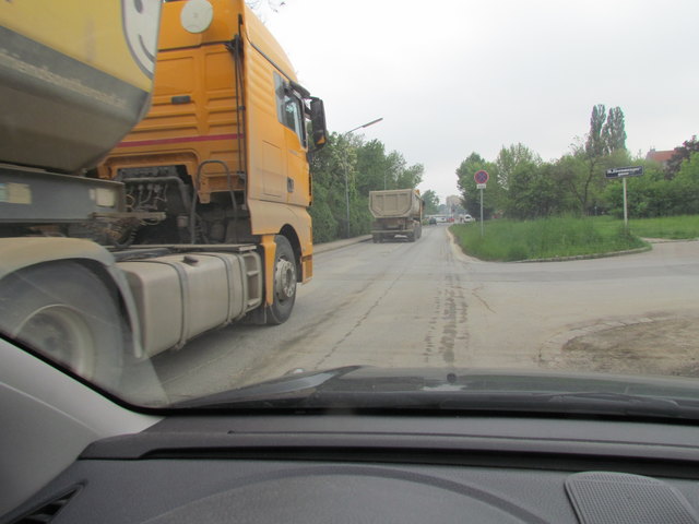 Stündlich donnerten bis zu 25 Lkw-Züge durch das Erholungsgebiet Wienerberg | Foto: Gerhard Krause