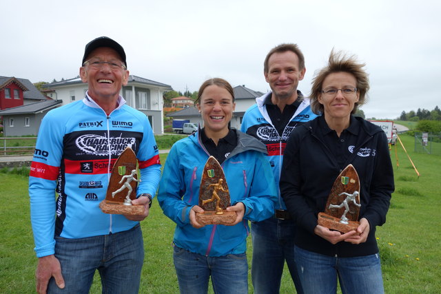 Von l. nach r.: Hemetsberger Franz (Platz 2), Fischer Anna (Platz 3), Streicher Helmut, Streicher Helga (Platz 2)