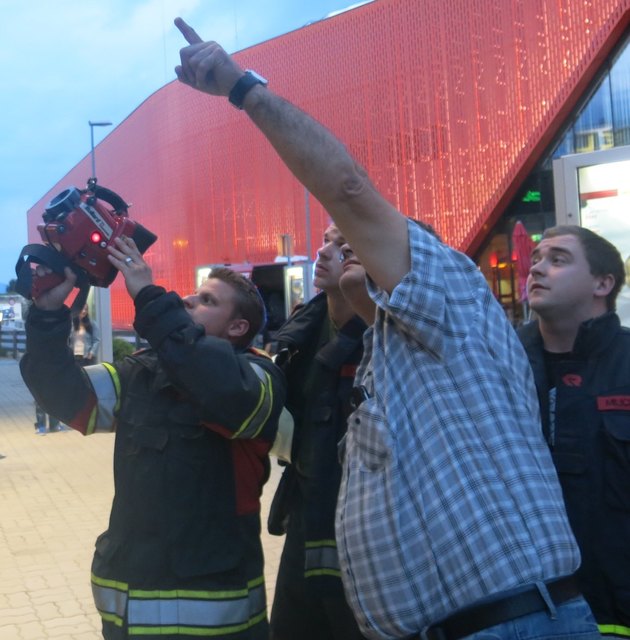 Mittels Wärmebildkamera führte die Feuerwehr eine Nachkontrolle durch | Foto: Stadtfeuerwehr Oberwart