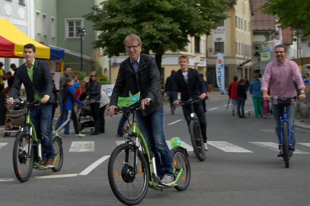Bgm. Luis Oberer ist es ein großes Anliegen, dass in Reutte vermehrt auf andere Verkehrsmittel umgestiegen wird. | Foto: Foto: REA