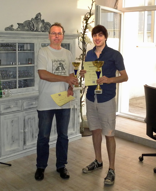 KO'BURG OPEN 2014 - Offene Schachmeisterschaft von Korneuburg - 2. Platz Peter Sadilek (Schachverein Korneuburg) mit Dieter Seidler (Obmann-Stv. Schachverein Korneuburg) | Foto: PERTL ROMAN