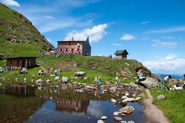 Das Wildseeloderhaus soll öffentlich zugängliche Toiletten erhalten. | Foto: Foto: almenrausch.at