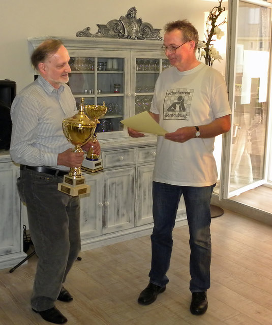 KO'BURG OPEN 2014 - Offene Schachmeisterschaft von Korneuburg - 1. Platz Johann Pöcksteiner (Schachklub Austria Wien) mit Dieter Seidler (Obmann-Stv. Schachverein Korneuburg) | Foto: PERTL ROMAN