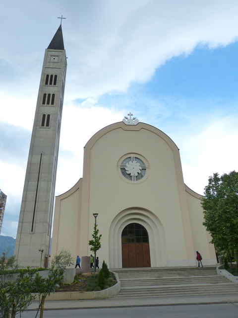 Die Stadt Mostar ist Sitz des Bistums Mostar - Duvno und beherbergt somit die Hauptkirche, die Kathedrale der Maria, die Mutter der Kirche, welche eine der vier Kathedralen in diesem Land ist.