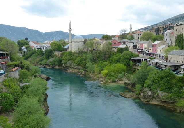 Fluss Neretva mit Koski Mehmed-Pasha's Moschee