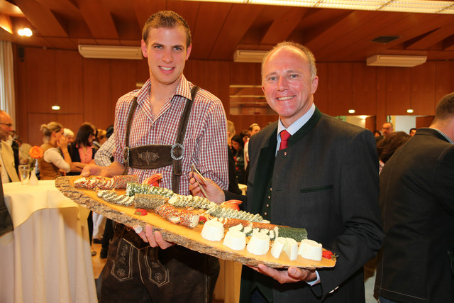 Josef Mangelberger Mattigtaler Hofkäserei, Sepp Eisl Schafskäsepionier und frischgebackener Käsesommelier | Foto: Franz Neumayr