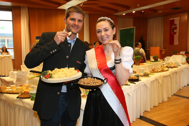 Florian Schwap SalzburgMilch, Ingrid Weilbuchner Milchkönigin | Foto: Franz Neumayr
