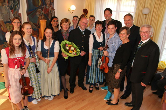 Hannah Scholl,Charlotte Selucky, Laura Kilzer, Tamara Thin, Miriam Adefris, Dorli Draxler,Dr. Edgar Niemeczek,Sebastian Thin, Nikolaus Niemeczek, Liselotte Wolf, LA Lukas Mandl, Bernd Veidinger, BGM  Josef Schmidl-Haberleitner, BGM Claudia Bock und BGM Johann Novomestsky.