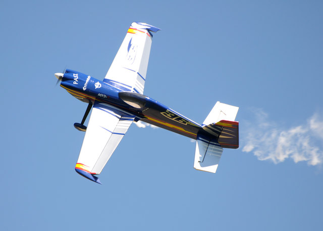 Spektakuläre Flugmanöver - die Piloten beherrschten ihr Fluggerät perfekt.