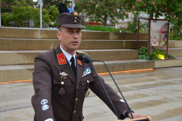 HBI Jürgen Hofer bei der Begrüßung der Gäste am Hauptplatz