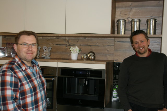 Johann Resch (links) und Roland Pfeifenberger beraten Sie gerne, wenn es um Ihre neue Küche geht!