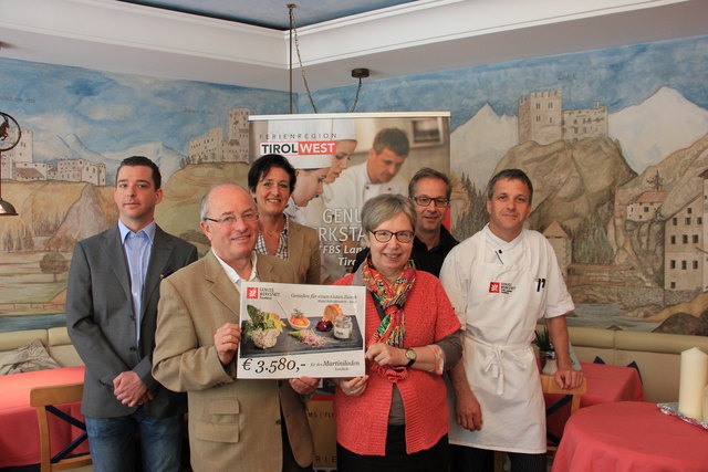 Spendenübergabe: Christoph Völk, Hans Kreuzer, Andrea Weber, Judith Nötstaller, Wolfgang Jörg und Hermann Gapp (v. l.).