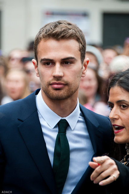 Theo James | Foto: Christopher William Adach flickr (CC BY-SA 2.0)