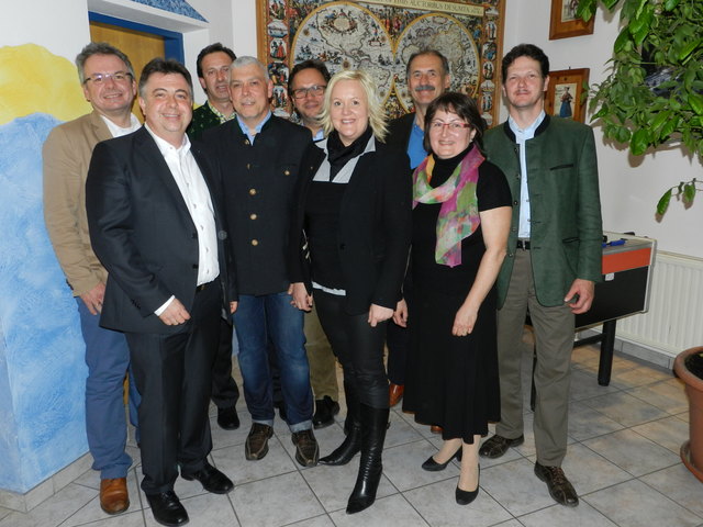 1. Reihe: Bgm. Peter Padourek, Stadtparteiobmann Alexander Radlwimmer, GF Petra Trauner, Finanzref. Magdalena Jöbstl. 2. Reihe: Obmann Stv. Markus Plörer, Obmann-Stv. Klaus Lang, Fraktionsobmann Karl Weber, Obmann Stv. Mag. Johannes Thurnhofer, Obmann Stv. Kurt Gruber. | Foto: ÖVP Zell am See