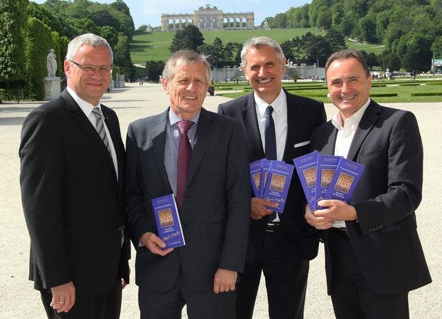 LAbg. Mag. Thomas Steiner, Bürgermeister der Freistadt Eisenstadt, Dr. Franz Sattlecker, Geschäftsführer Schloss Schönbrunn Kultur- und Betriebs GmbH., Dr. Walter Reicher, Intendant Haydn Festspiele Eisenstadt, und Kulturlandesrat Helmut Bieler präsentierten im Schloss Schönbrunn in Wien die Highlights der 26. Internationale Haydntage 2014 | Foto: LMS Bgld.