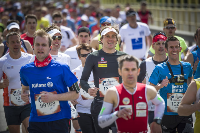 Mit einem breiten Lächeln im Gesicht machten sich Benny Karl und Werner Schrittwieser auf den Weg über letztendlich fast 36 Kilometer. | Foto: Philip Platzer/Red Bull