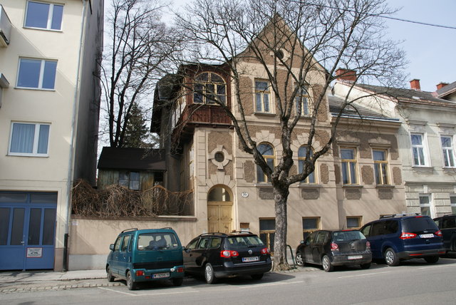 Diese Villa in der Alsegger Straße in Gersthof ist ein echter Blickfang.