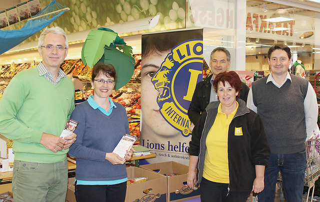 Helfende Hände vom Lions Club Enns St. Valentin. Haimo Dirnberger mit Gattin Andrea, Norbert Prommer, Andrea Hettich, OÖ. Hilfswerk, Florian Schmuckenschlager | Foto: Lions Club Enns St. Valentin