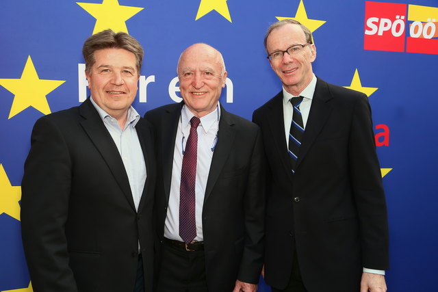 Reinhold Entholzer mit den Spitzenkandidaten für die EU-Wahl Josef Weidenholzer und Eugen Freund. (v. l.) | Foto: SPÖ OÖ