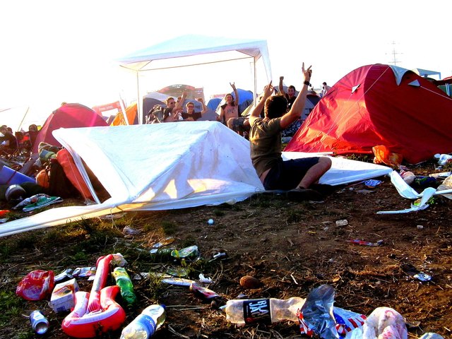 ...time to say goodbye  _\,,/