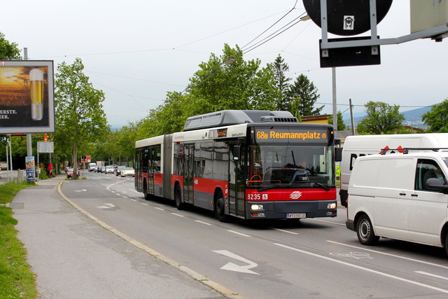 Es staut sich hier an der Filmteichstraße bis zur Ada Christen Gasse. Grund: Die Busspur des 68B