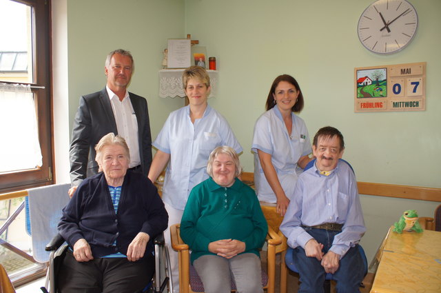 Direktor Klaus Pavlecka hat ein offenes Ohr für die Wünsche und Anliegen der Pfleger und der Bewohner.