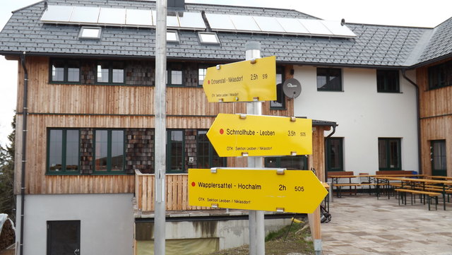 Auf der Mugel: Nicht nur das Hans Prosl Haus ist neu, auch die Beschilderung ist perfekt.