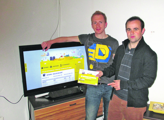 Dominik Raffetseder (links) und Christian Haider präsentieren die Webseite. | Foto: Privat
