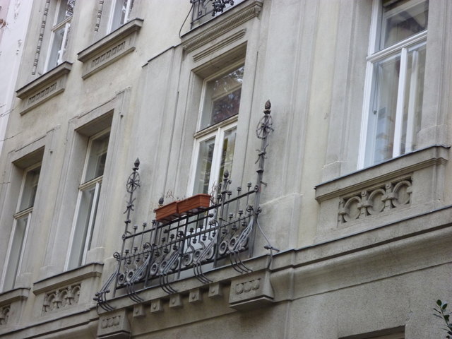 Balkongitter: Schön und detailverliebt ist dieses Haus in der Semperstraße.