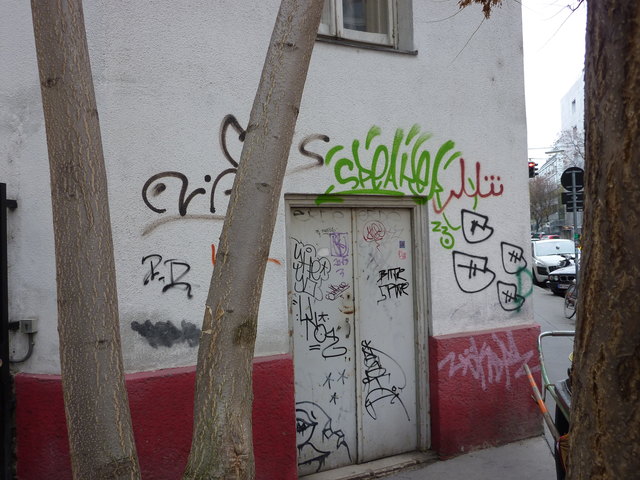 Semperstraße: Leider wurde dieses schöne Haus völlig beschmiert.