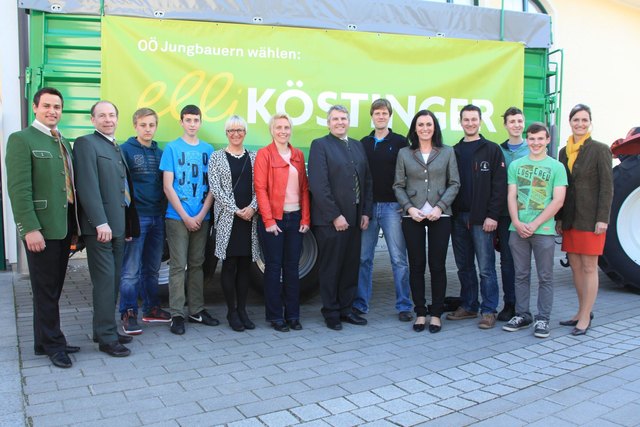 Die Gäste freuten sich über ein Treffen Elisabeth Köstinger (5. v. r.). | Foto: Fachschule