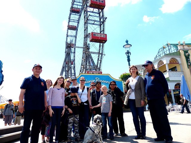 Zusammentreffen bei Wiener Riesenrad - voller Erwartung harrten alle Teilnehmer schon der Dinge, die da heute kommen werden.