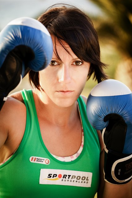 Nicole Trimmel gibt am 29. Mai ganz friedlich Autogramme.