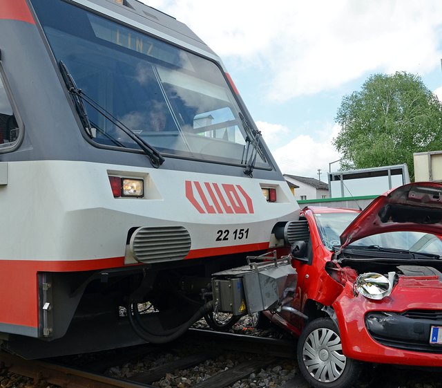 Drei Verletzte forderte ein Unfall am vergangenen Samstag in Waizenkirchen. Vergangenes Jahr verstarb eine Lenkerin nach einem Unfall, der sich an der selben Stelle ereignet hatte. | Foto: Pointinger