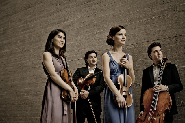 Das Minetti Quartett feiert mit seinem "Wegbegleiter", der Jeunesse, seine Jubiläumssaison: Anna Knopp (Violine), Maria Ehmer (Violine), Milan Milojicic (Viola), Leonhard Roczek (Violoncello). | Foto: Irène Zandel