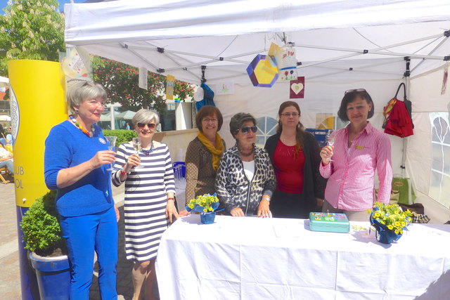 Mit der Aktion unterstützt der Soroptimist Club Lienz in Not geratene Mütter aus Osttirol. Im Bild Herthy Frey, Annunziata Ortner, Gudrun Kupferschmied, Hanny Idl, Gianna Pinna und Christine Seirer (v.l.) | Foto: Gianna Pinna
