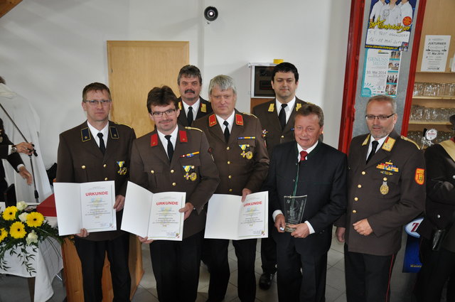 Die Ausgezeichneten und die Vertretung des Bezirkskommandos Waidhofen. | Foto: privat