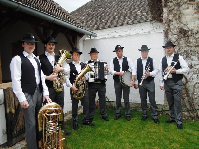 Die Weinviertler Mährischen Musikanten unter Ihrem Kapellmeister Gernot Kahofer.