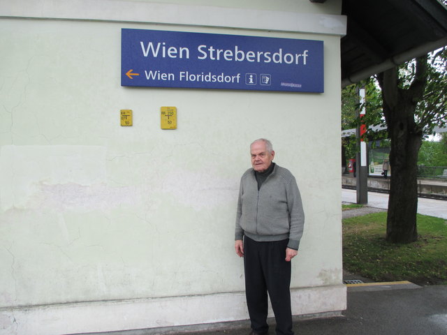 Sammelt fleißig Unterschriften, damit die Strebersdorfer möglichst bald eine Park and Ride Anlage bekommen. | Foto: Fiedler