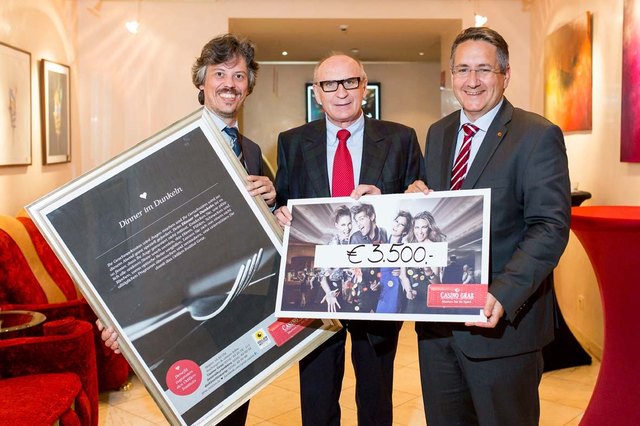 v.l.: Rudolf Zangl (Prokurist Odilien-Institut), Peter Haberer (Leiter des Odilien-Instituts) und Andreas Sauseng (Direktor Casino Graz) bei der Scheckübergabe. | Foto: Casinos Austria