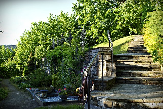 Vorderer Platz bei der Friedhofanlage