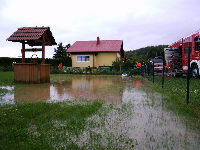 In Eisenzicken mussten mehrere Feuerwehren ausrücken, um dem Wasser Herr zu werden. | Foto: FF Eisenzicken