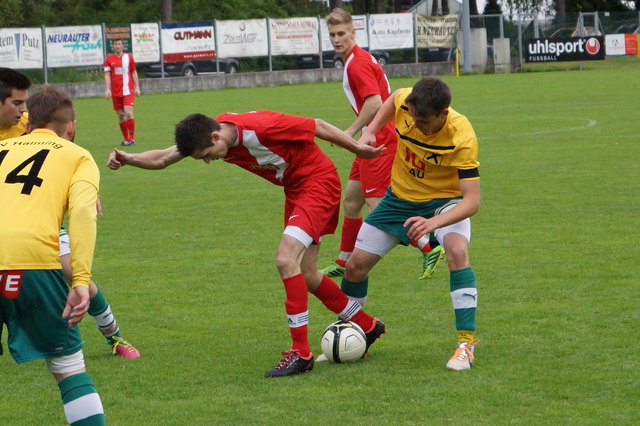 Haiming (gelb) feierte in der 21. Runde der Gebietsliga West einen 4:1 - Sieg gegen Umhausen.