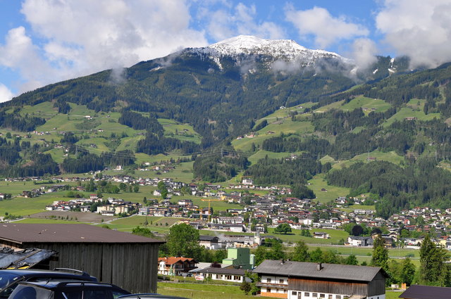 In der Gemeinde Hart im Zillertal erstrahlt eine Festhalle in neuem
